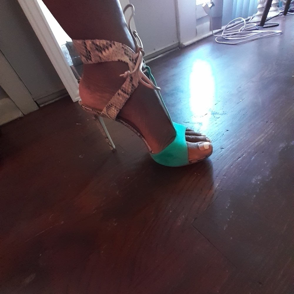 Guess Sandals